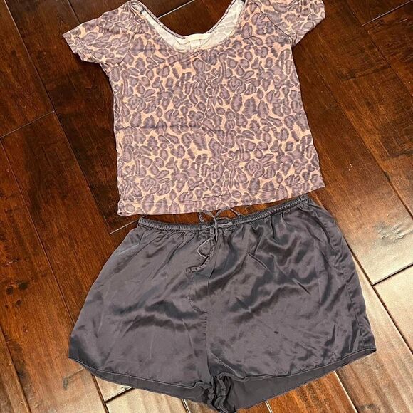 Vintage Victoria's Secret Women's Silk Pajama Shorts & top Y2k 90s- Sz S - Picture 2 of 5
